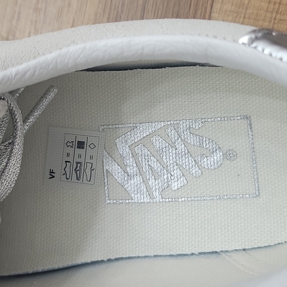 Van's Sport Low Brand new in the box authentic uper leather. - Picture 13 of 14